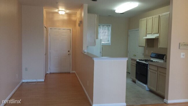 Building Photo - 5000 Willow Branch Way