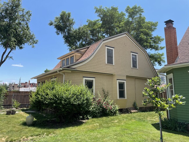 Building Photo - 11 Boulder Crescent St