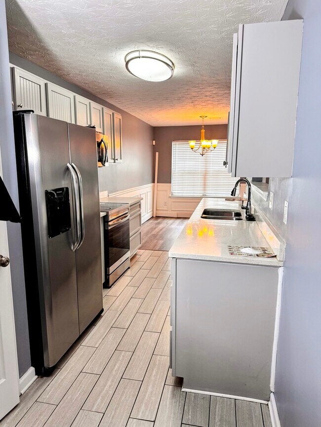 Foto del edificio - Spacious and cozy 3BR/2.5 bath townhome in...