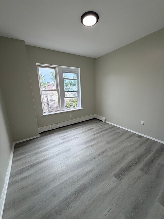 Building Photo - 153 Pierson St