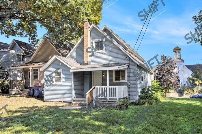 Primary Photo - 141 national - updated 4 bedroom home (new...