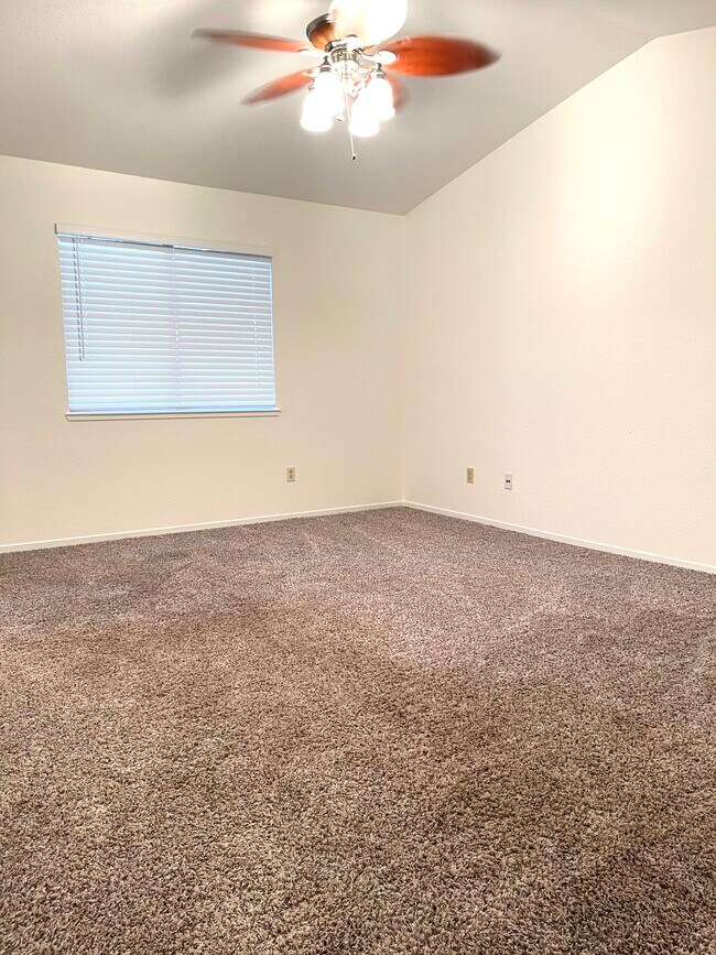 Foto del edificio - 3325 Coulterville Dr