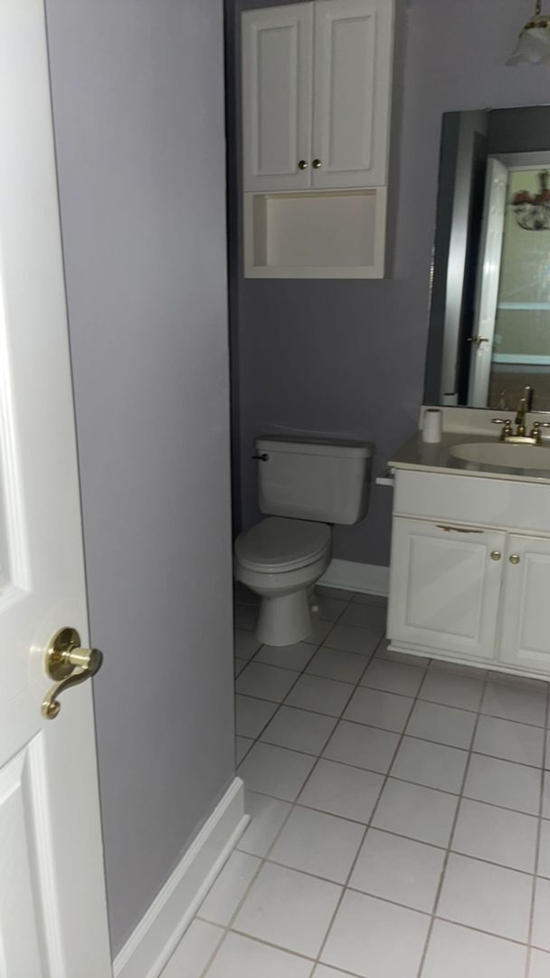 Foto del edificio - REDUCED! Large Unfurnished 2 Bedroom Condo...