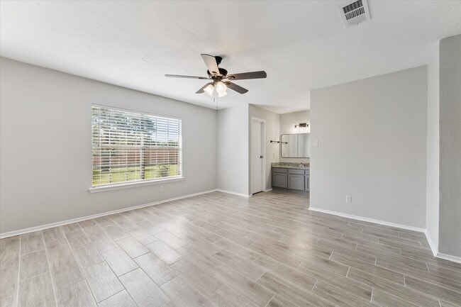 Building Photo - 271 E Castle Harbour Dr
