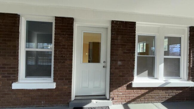 Foto del edificio - 3649 Connecticut St