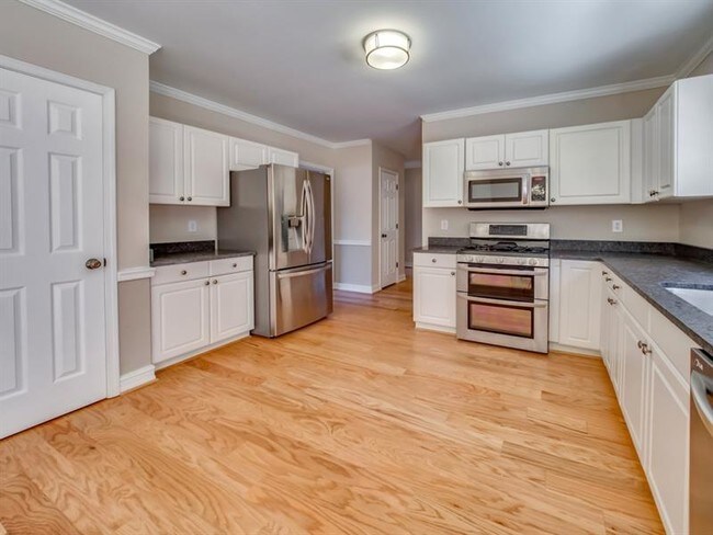 Foto del edificio - 3717 Lance Bluff Ln