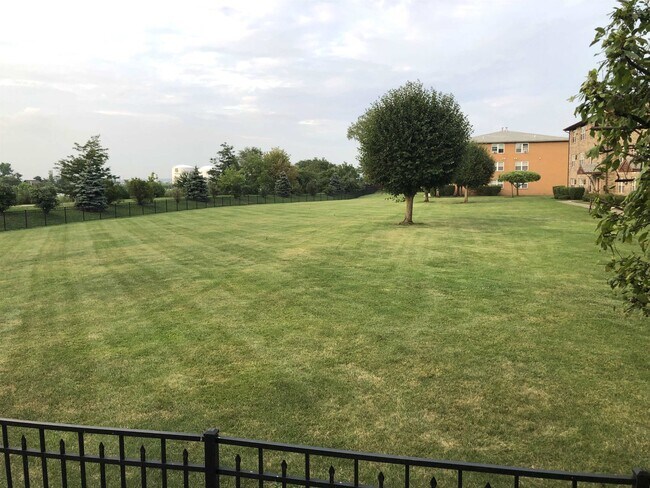 Foto del edificio - 48 Riverview Ct