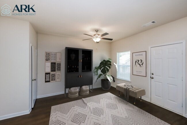 Building Photo - 1206 Highwood Ln