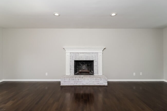 Foto del edificio - 8133 Rose Petal Dr