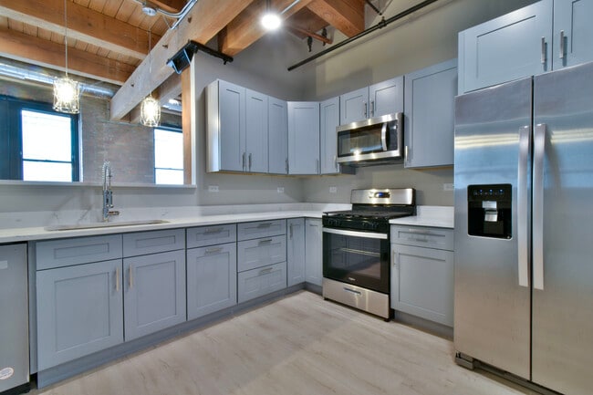 Building Photo - 11 E Illinois St