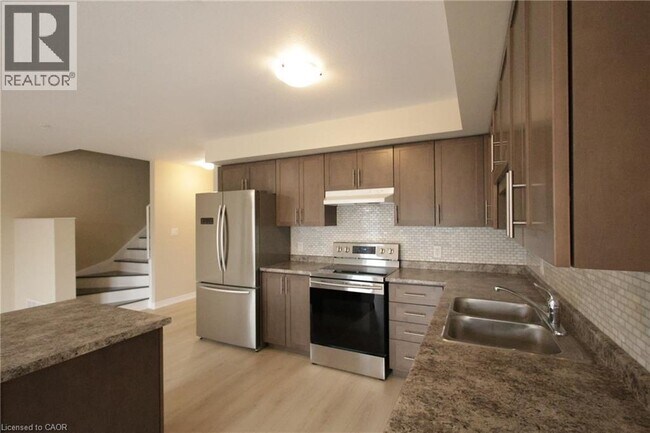 Building Photo - 60 Canterbury Dr