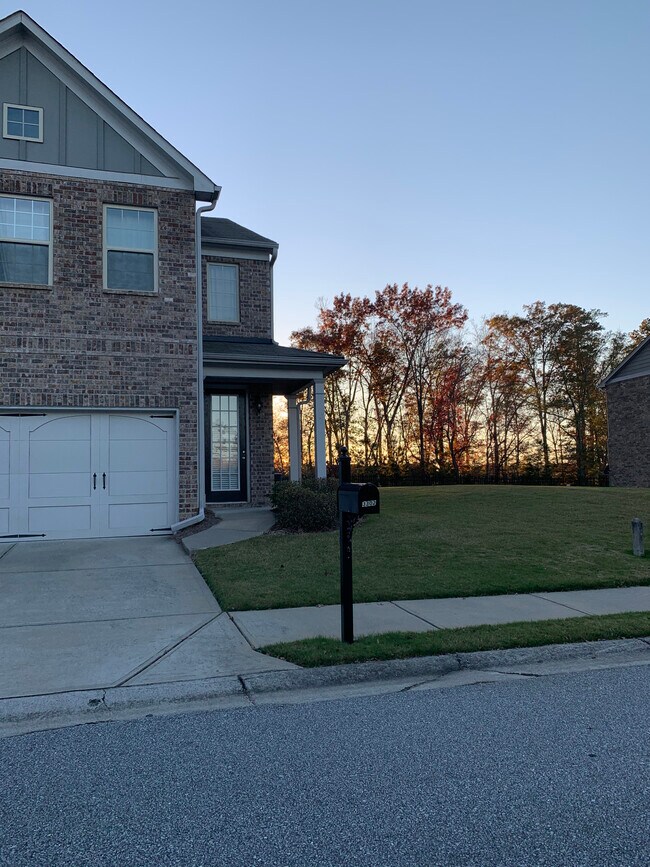 Photo - 3302 Brockenhurst Dr Townhome