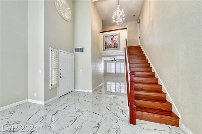 Building Photo - Gorgeous 4 bedroom home with large corner ...