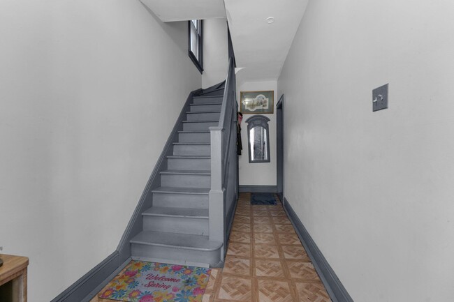 Foto del edificio - 327 Columbia Ave