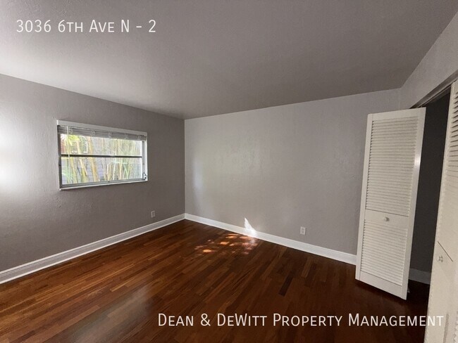 Foto del edificio - 2 Bed/1 Bath - Unit 2