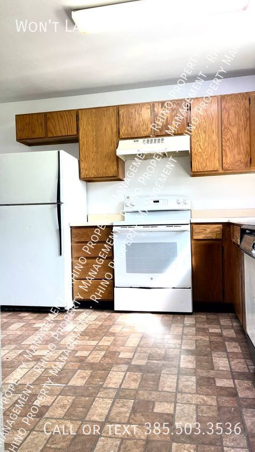 Building Photo - 2 Bd/1.5 Ba Townhome in Salt Lake City