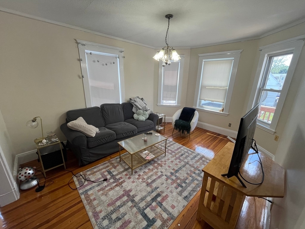Primary Photo - 39 Montfern Ave