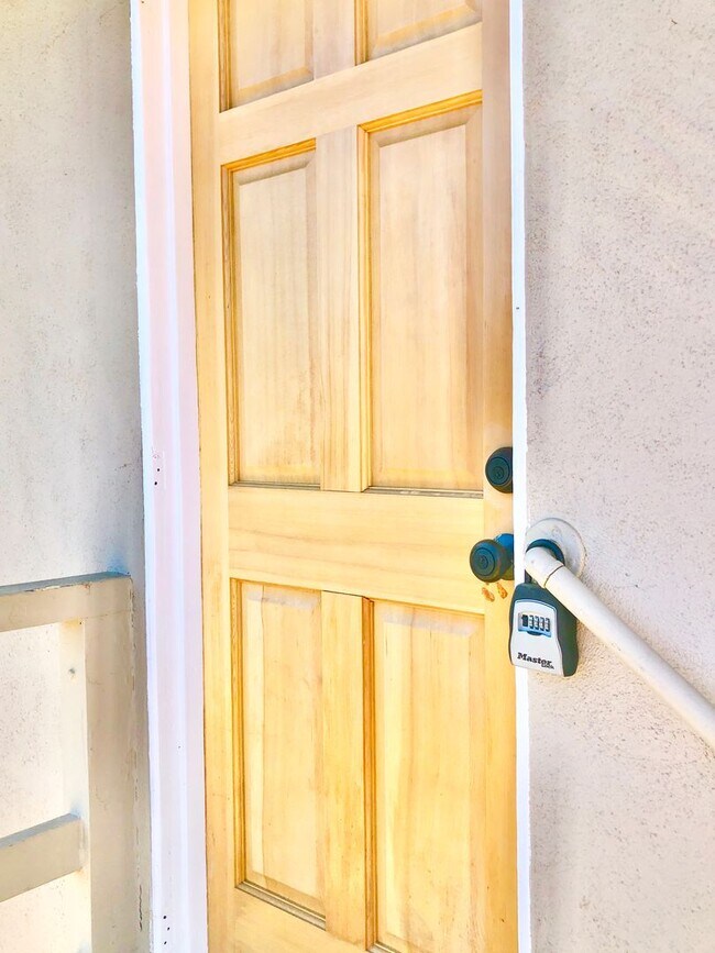 Foto del edificio - Cozy Detached Upstairs Guest House Unit, i...