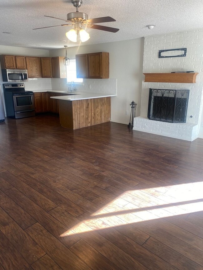 Building Photo - 3 bed 2 bath - Frenship ISD