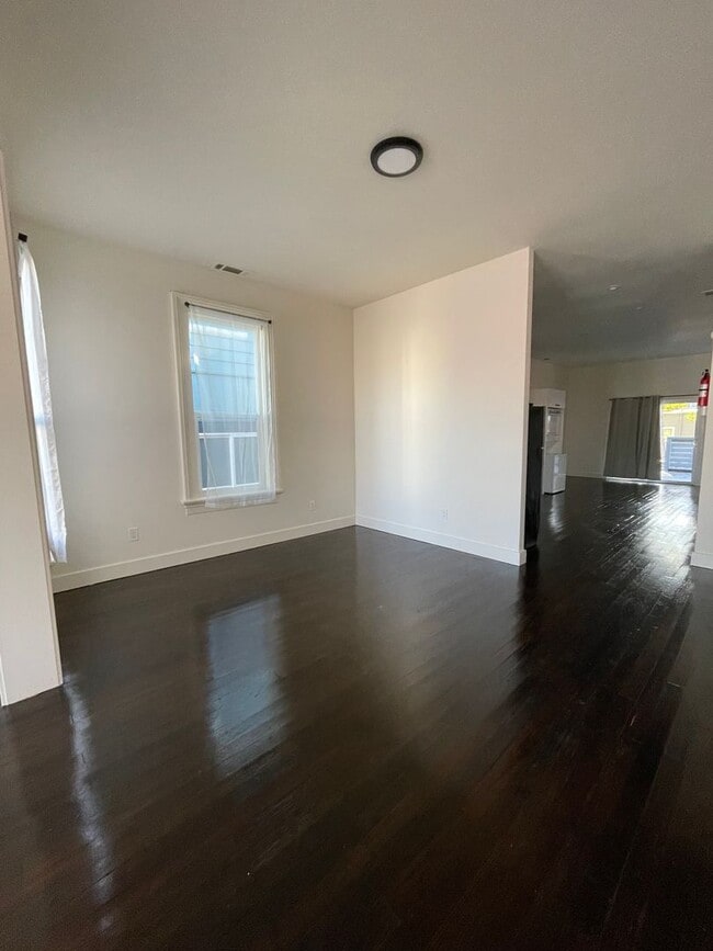 Foto del edificio - 1/2 Off First Month's Rent, 6Bdrm, 3Bath