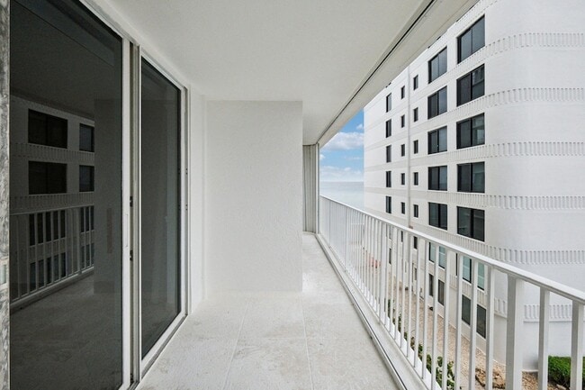 Building Photo - 3580 S Ocean Blvd