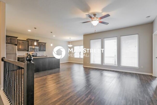 Building Photo - 4 Bedroom Pet-Friendly Home in Grain Valle...