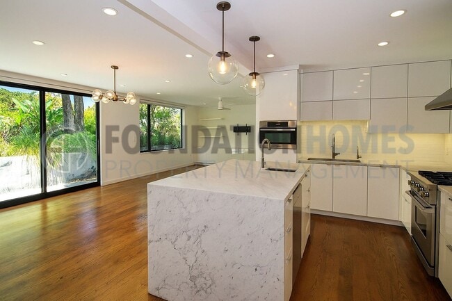 Photo - SHORT-TERM - Strawberry Retreat with Bay V... House