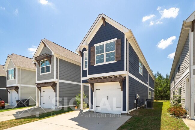 Building Photo - 215 Creek Run Way