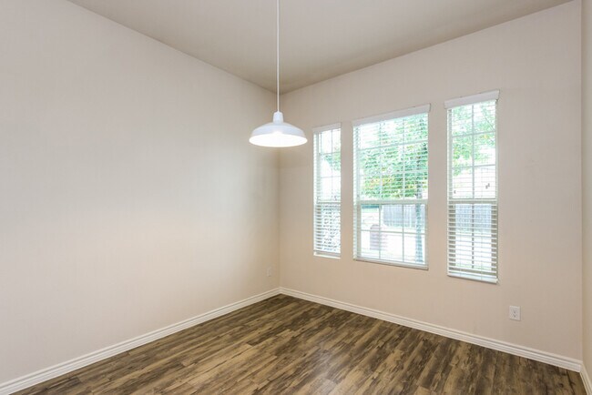 Building Photo - 730 Nichols Dr