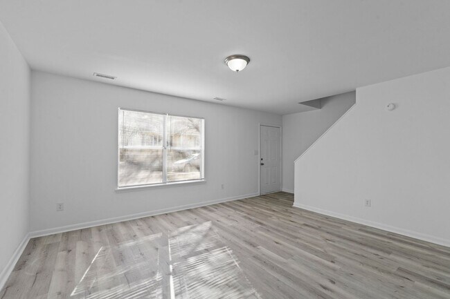 Building Photo - 608 Hilltop Dr