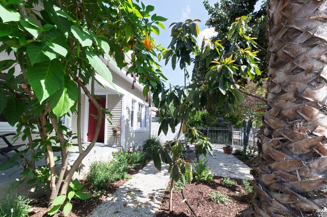 Building Photo - 321 Heliotrope Dr