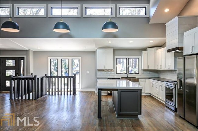 Foto del edificio - 926 Crane Rd NE