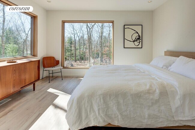 Foto del edificio - 30 Shorewood Dr