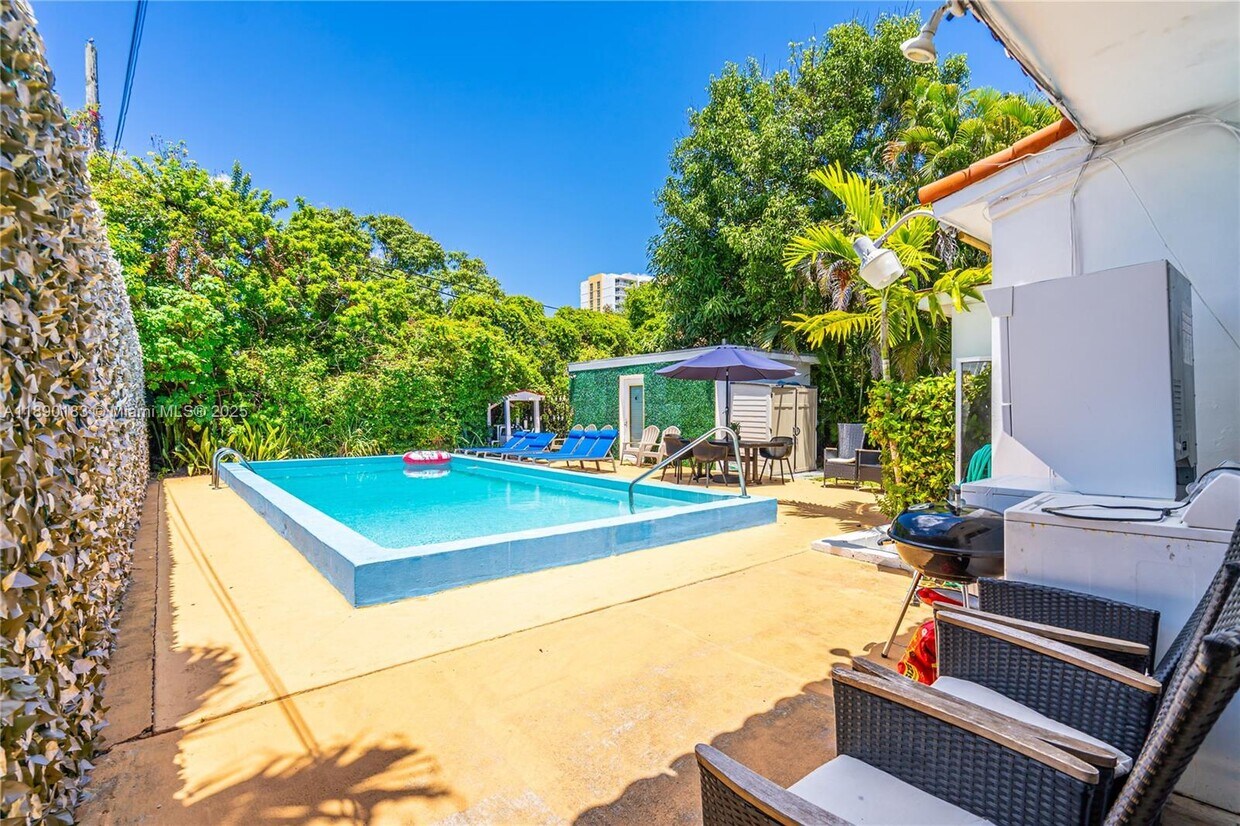 Foto principal - 975 SW 10th St
