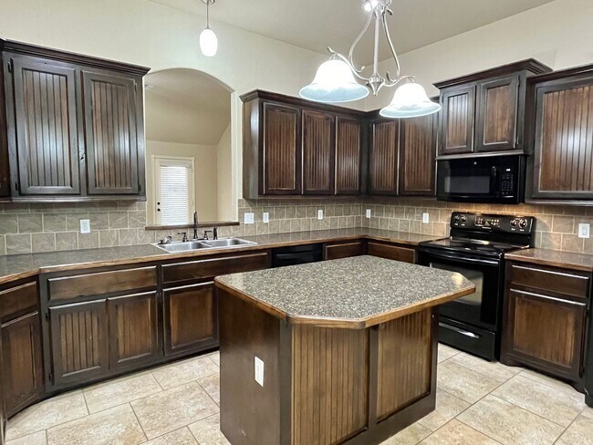 Building Photo - Great 3 Bed, 2 Bath Home in Moore Schools