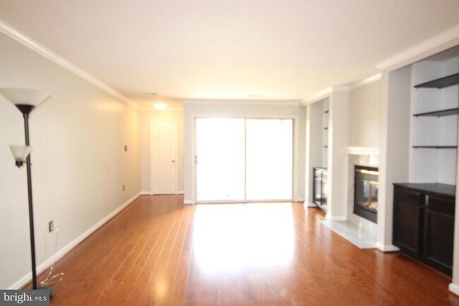 Foto del edificio - 12288 Wadsworth Way