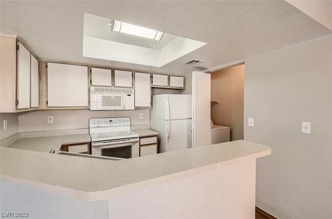 Foto del edificio - 8600 W Charleston Blvd