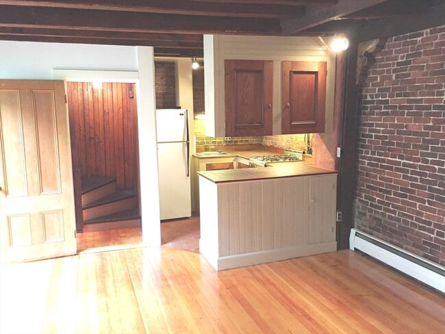 Building Photo - 20 Putnam St