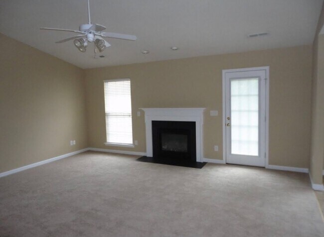 Building Photo - 120 Magnolia View Ct