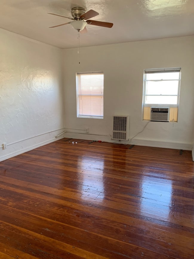 Building Photo - 800 N Las Palmas Ave