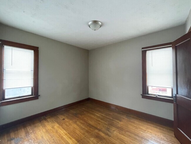 Foto del edificio - Cleveland West Side 4BR - AVAILABLE NOW!
