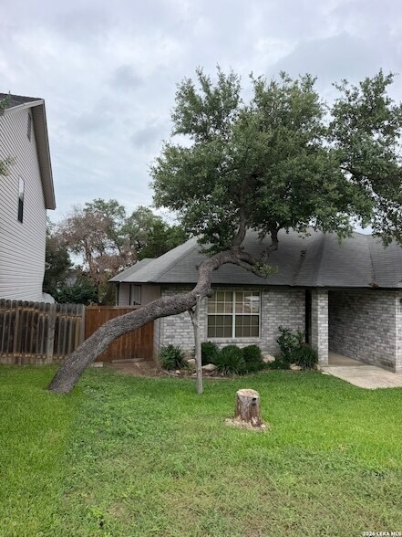 Foto del edificio - 9034 Limestone Hill