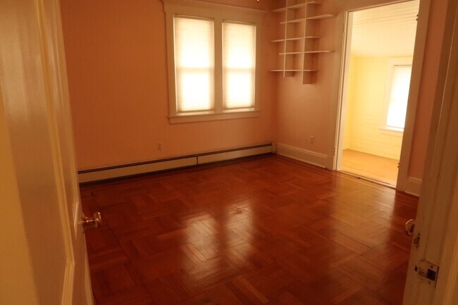 Foto del edificio - 32 W Englewood Ave