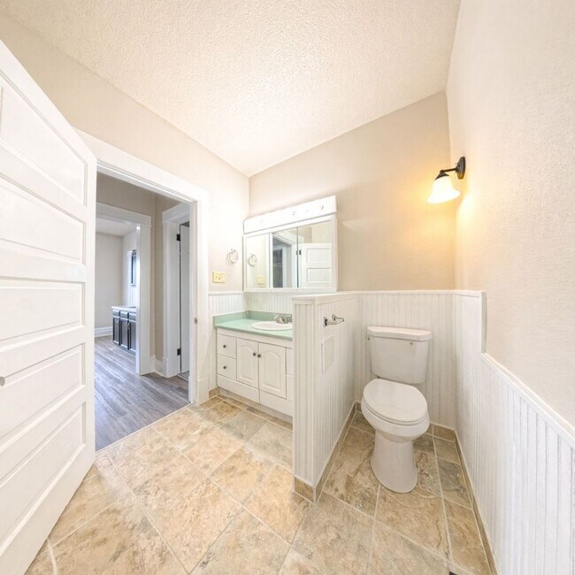 Building Photo - Remodeled 3-Bedroom Home in Knoxville