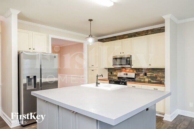 Foto del edificio - 649 Woodlake Park Dr
