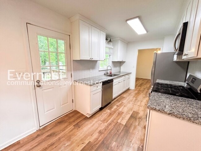 Building Photo - 323 N Briar Ridge