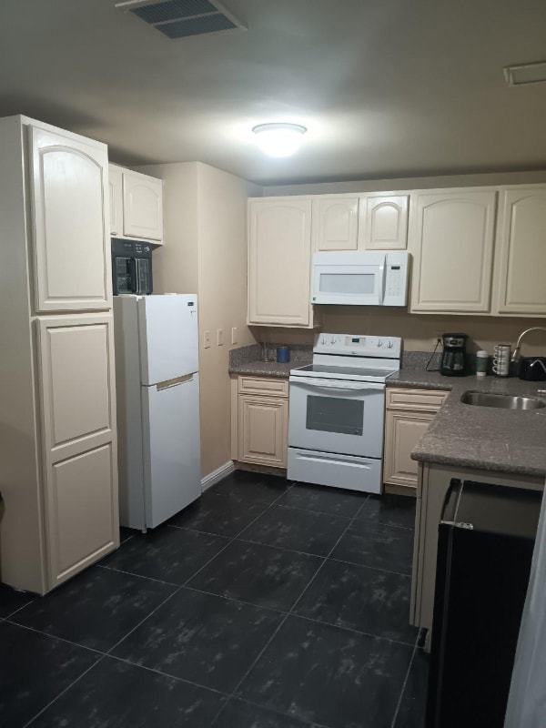 Building Photo - 5903 Bromley Ave