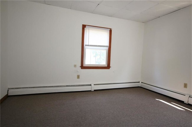 Foto del edificio - 13 Dickinson Ave