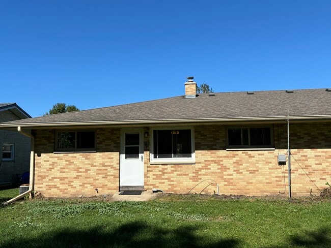 Building Photo - 37 W Klubertanz Dr