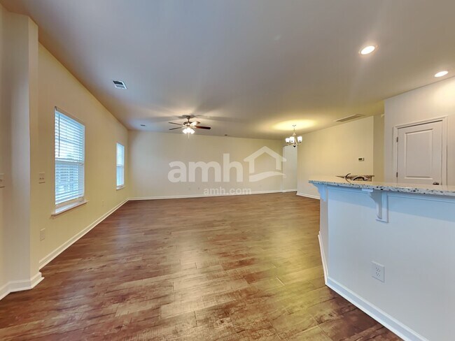 Building Photo - 636 Redbud Ln
